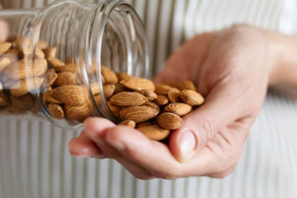 comer-almendras-trending-noticias